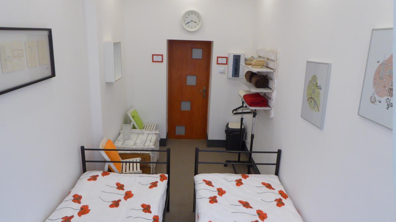 Hostel Flyfly , Darmowy Parking , Rezerwuj Przez Urzadzenia Mobilne -10 Procent *