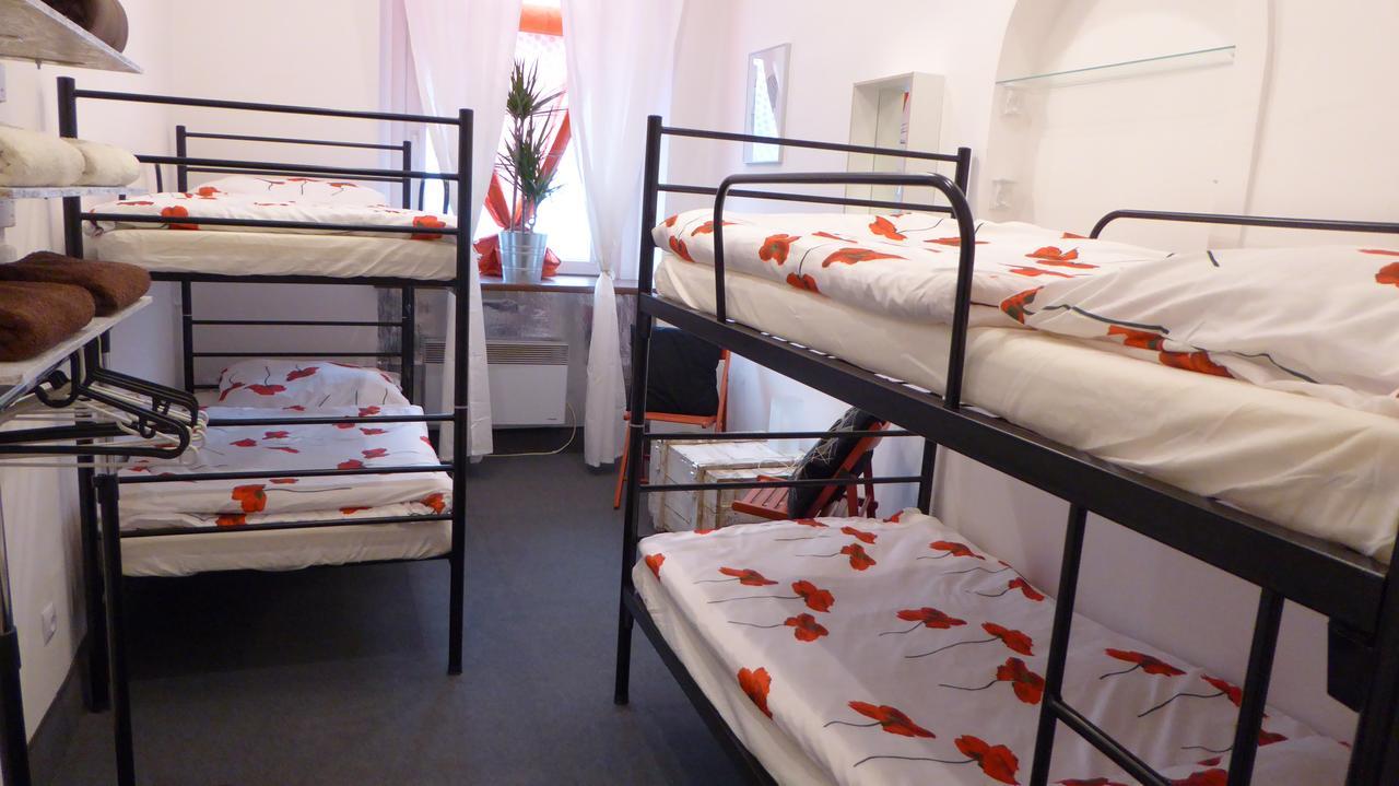 Hostel Flyfly , Darmowy Parking , Rezerwuj Przez Urzadzenia Mobilne -10 Procent *